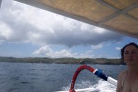 Ein weiteres Boot mit lärmenden Schnorchlern kommt dazu, die beiden Mantas verschwinden. Wir auch. Wir verlassen den Spot "Manta Point" in Richtung Lembongan.
